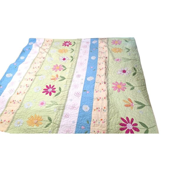 Pottery Barn Kids Floral Patchwork Quilt Throw Blanket Embroidered Daisy Size 86 - Picture 1 of 10